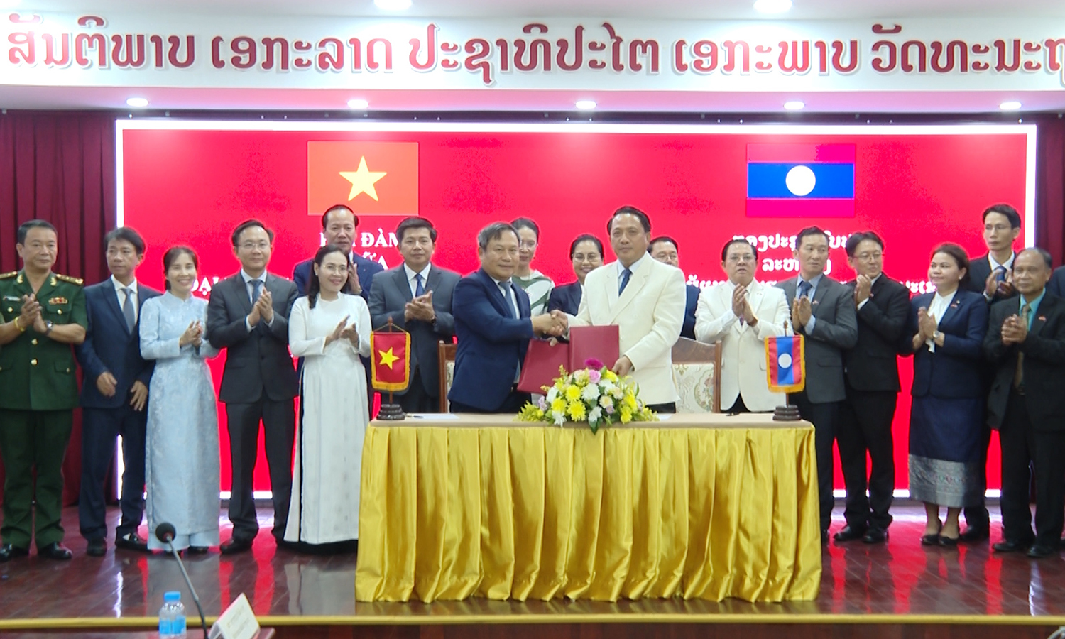 Hội đàm giữa đoàn đại biểu cấp cao tỉnh Quảng Bình và tỉnh Sạ-vẳn-na-khệt