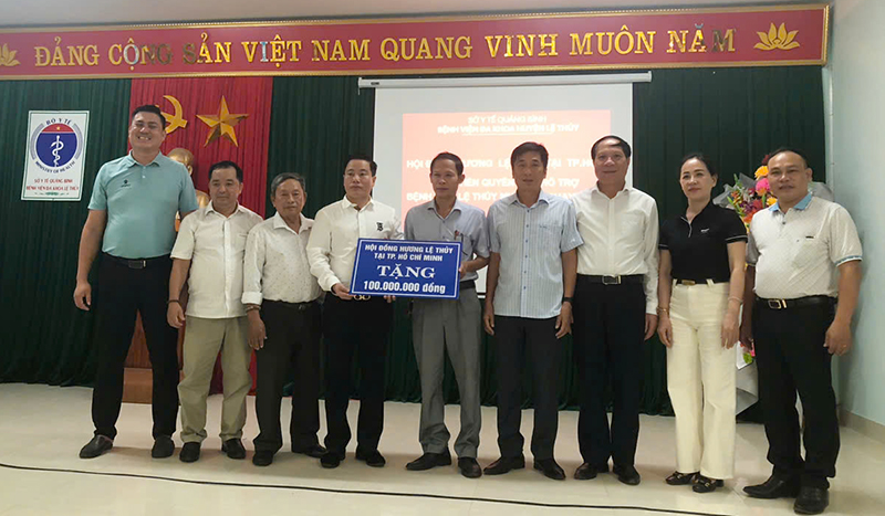 Hội đồng hương Lệ Thuỷ tại TP. Hồ Chí Minh hỗ trợ tiền mua máy chạy thận nhân tạo
