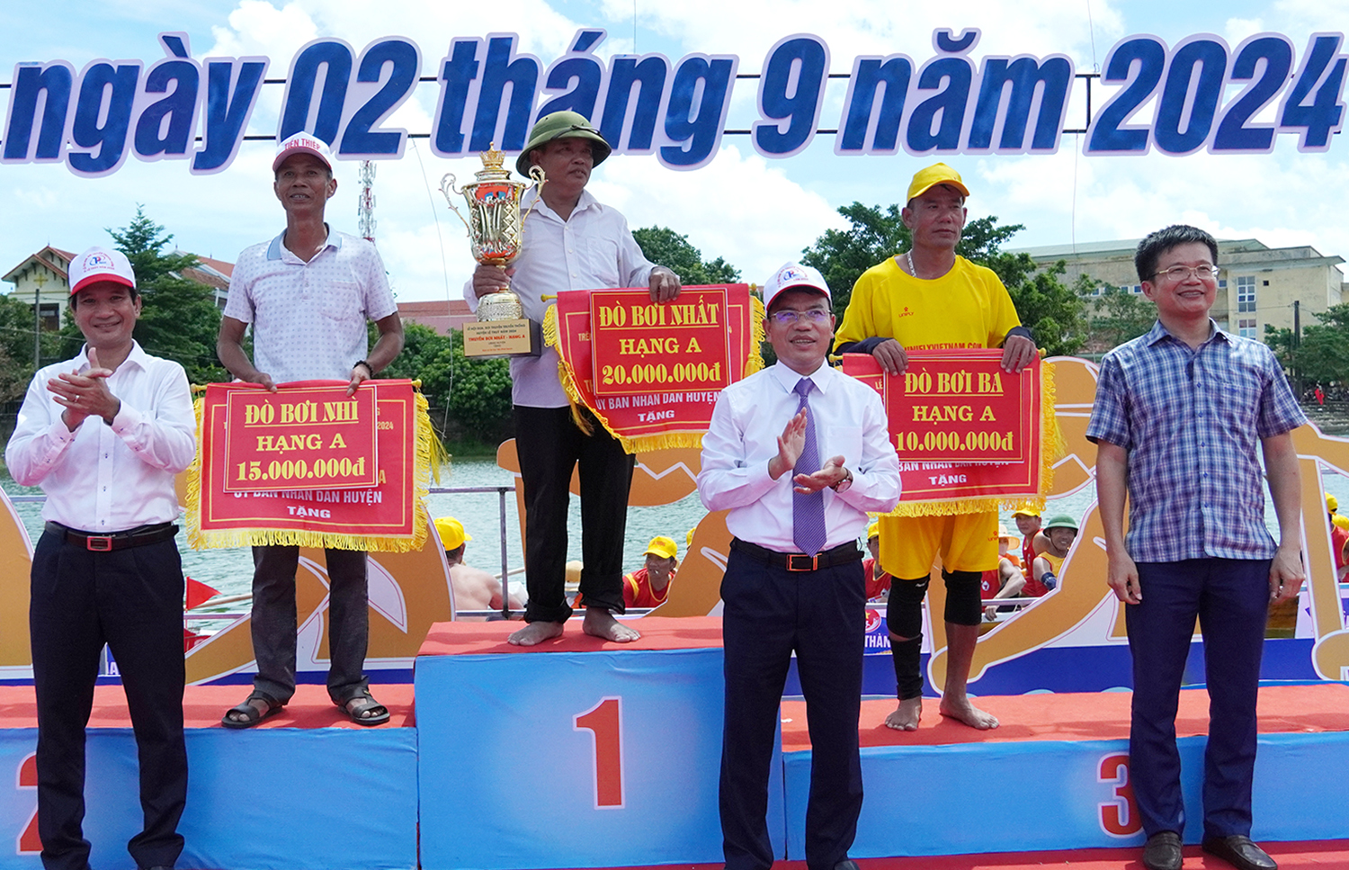 Lễ hội đua, bơi thuyền truyền thống trên sông Kiến Giang năm 2024