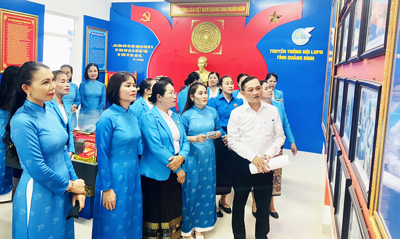 Thắt chặt quan hệ, hợp tác giữa phụ nữ Quảng Bình và Khăm Muồn