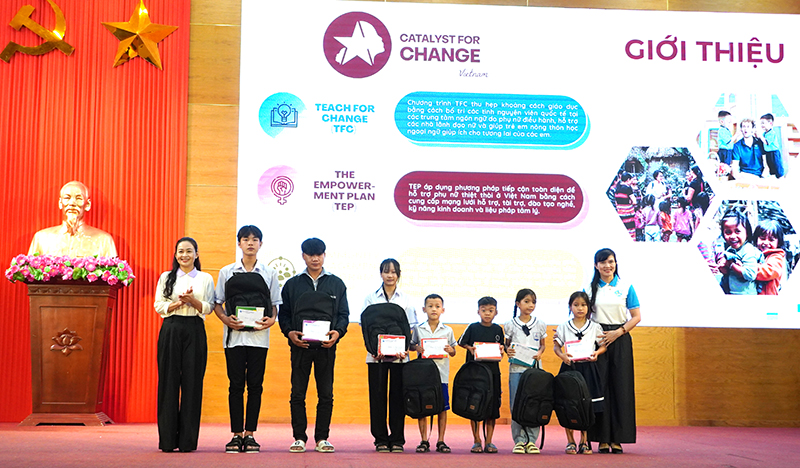 TP. Đồng Hới: Tổ chức chương trình "Cùng em đến trường"