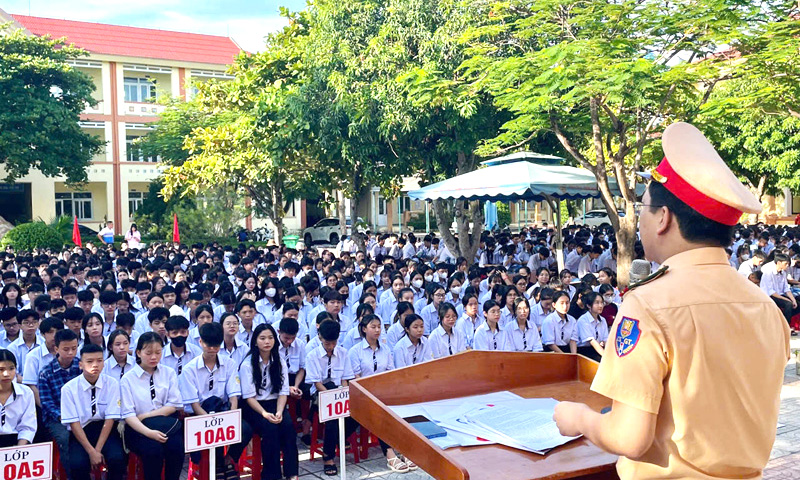 Phổ biến kiến thức về an toàn giao thông cho học sinh, sinh viên
