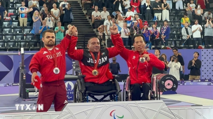 Thưởng nóng đô cử Lê Văn Công giành Huy chương Đồng Paralympic