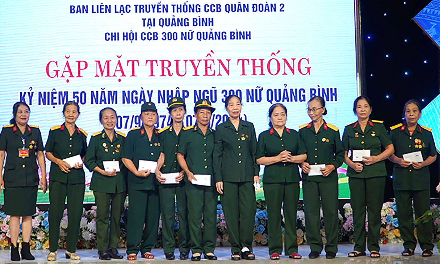 Gặp mặt truyền thống kỷ niệm 50 năm Ngày nhập ngũ của 300 nữ Quảng Bình