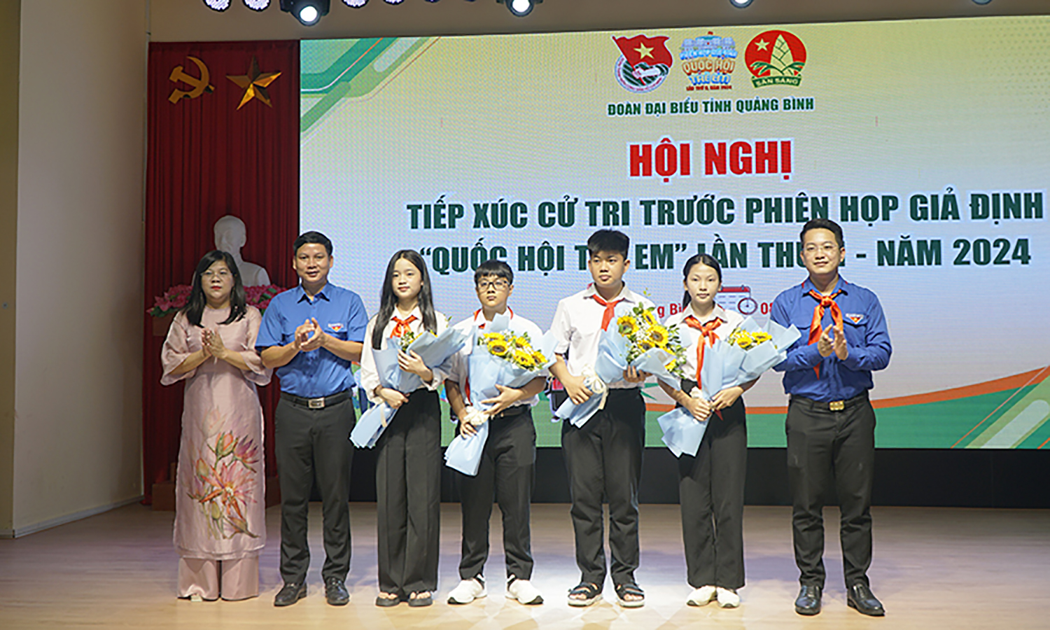Tiếp xúc cử tri trước phiên họp giả định "Quốc hội trẻ em" lần thứ II