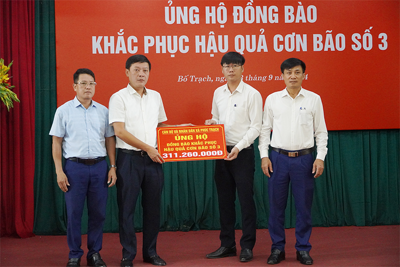 Bố Trạch: Ủng hộ hơn 4,5 tỷ đồng cho các tỉnh phía Bắc khắc phục hậu quả thiên tai