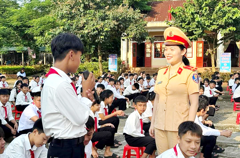Minh Hóa: Phổ biến, giáo dục pháp luật về giao thông cho học sinh