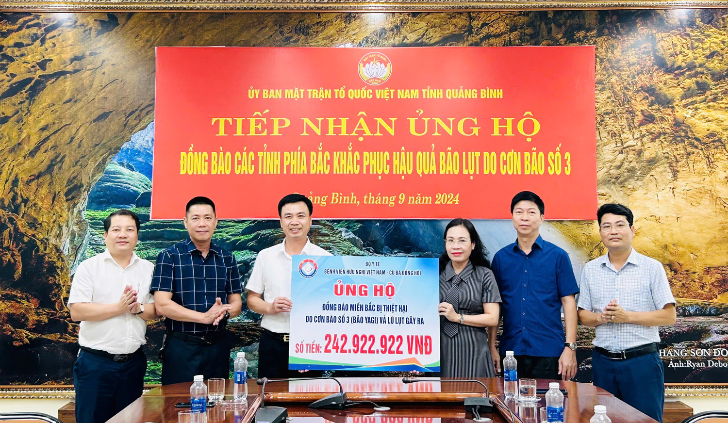 Quyên góp hơn 300 triệu đồng ủng hộ đồng bào khắc phục hậu quả bão, lũ