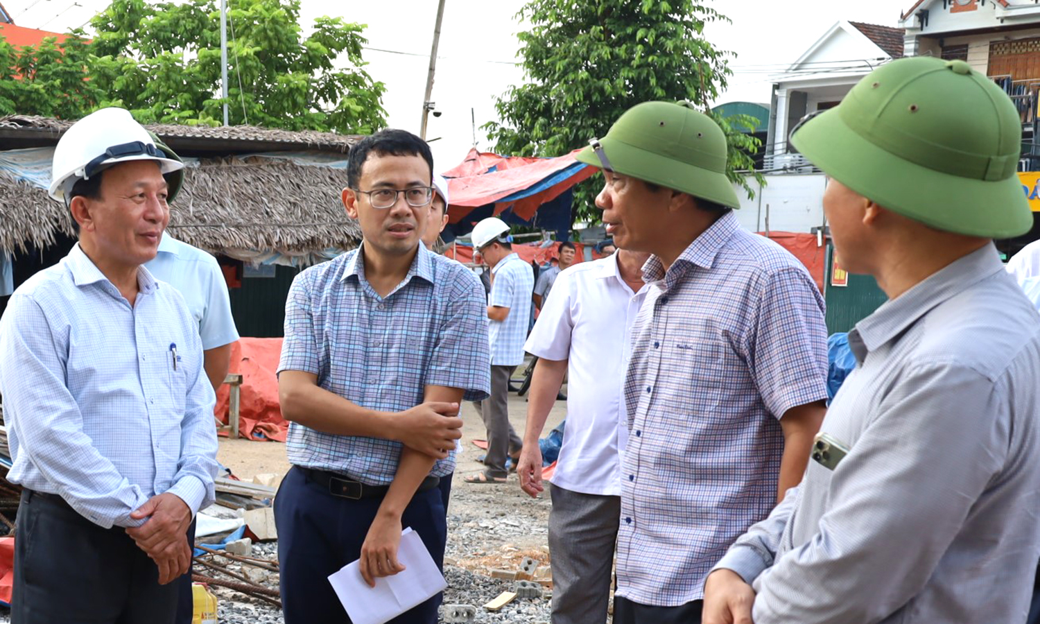 Đồng chí Phó Bí thư Thường trực Tỉnh ủy kiểm tra công tác phòng, chống lụt bão tại Tuyên Hóa