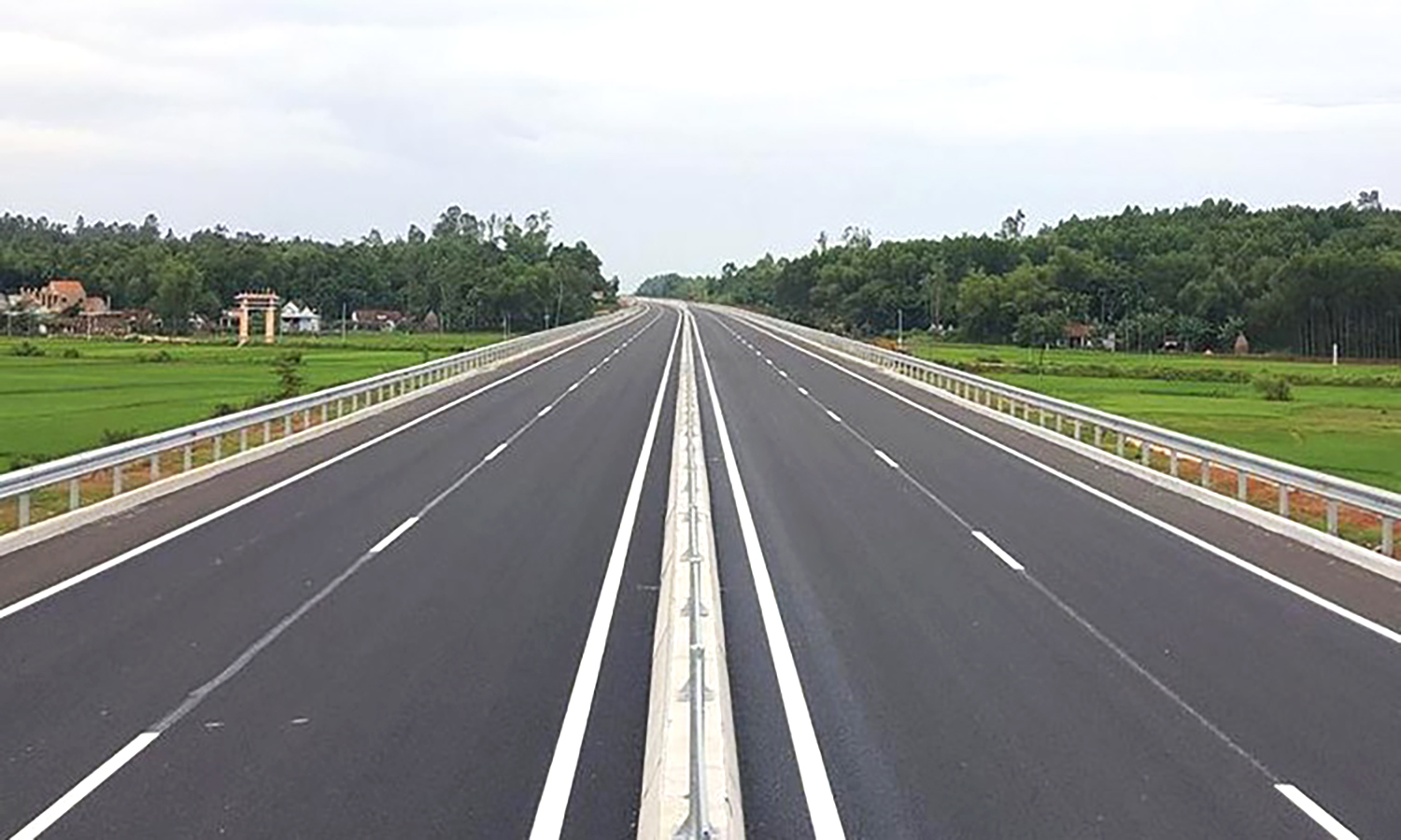 Triển khai cao điểm "500 ngày đêm thi đua hoàn thành 3.000km đường bộ cao tốc"