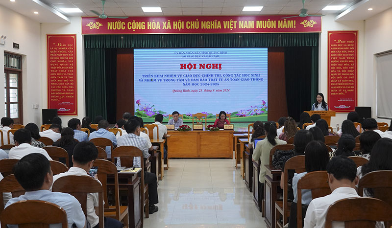 Đổi mới công tác giáo dục chính trị tư tưởng cho học sinh