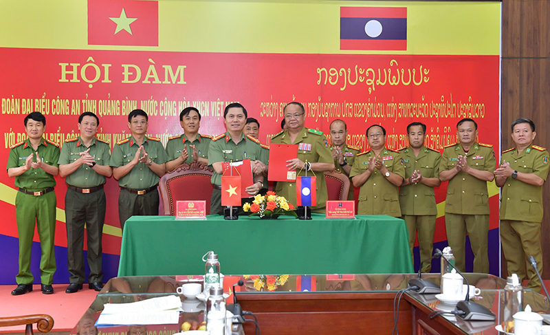 Công an hai tỉnh Quảng Bình và Khăm Muồn: Hội đàm và ký biên bản ghi nhớ lần thứ 29