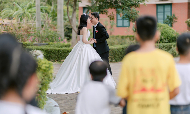 Đám cưới... "về làng"