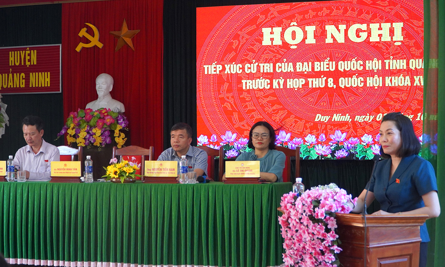Đại biểu Quốc hội tiếp xúc cử tri trước kỳ họp thứ 8