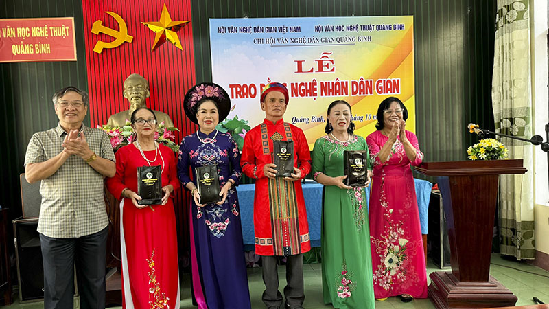 Thêm 4 nghệ nhân được phong tặng danh hiệu nghệ nhân dân gian Việt Nam