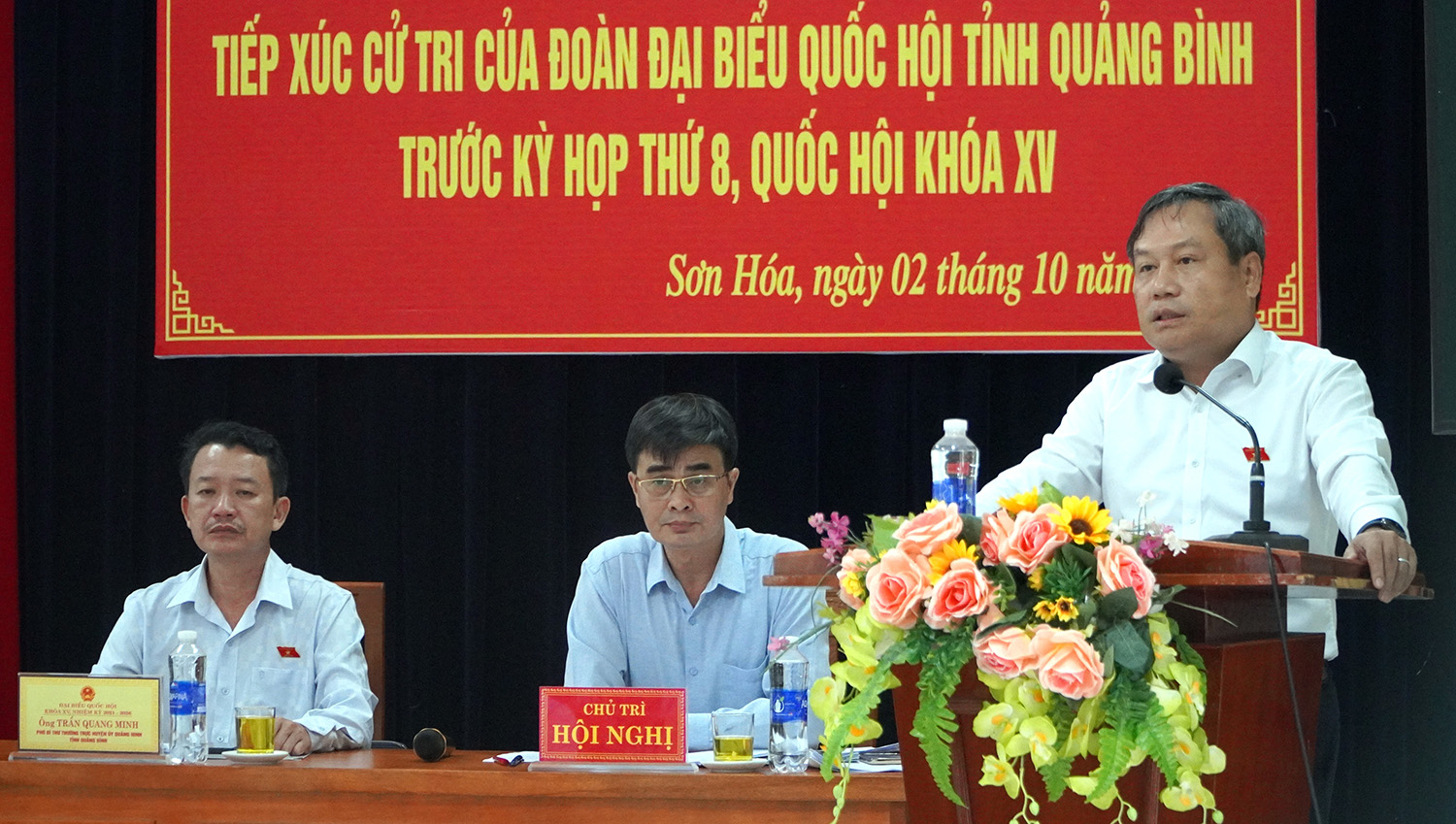 Đại biểu Quốc hội tiếp xúc cử tri tại huyện Tuyên Hóa