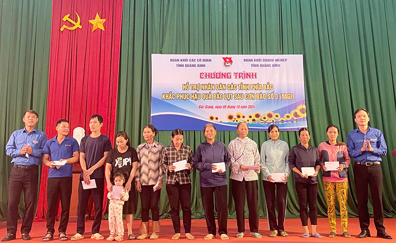 Thăm, tặng quà hỗ trợ người dân hai tỉnh Quảng Ninh, Bắc Giang bị ảnh hưởng do bão số 3