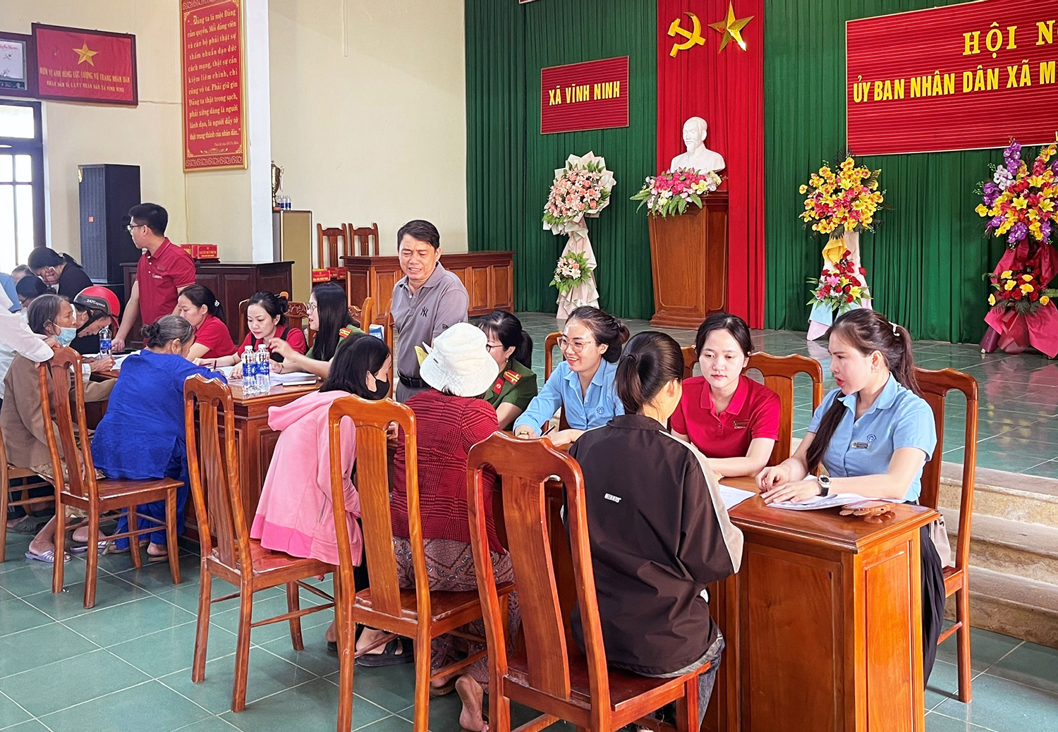 Quảng Ninh: Thúc đẩy chi trả an sinh xã hội không dùng tiền mặt
