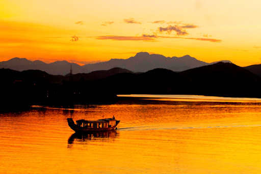 Mẹ về trong nắng chiều thu