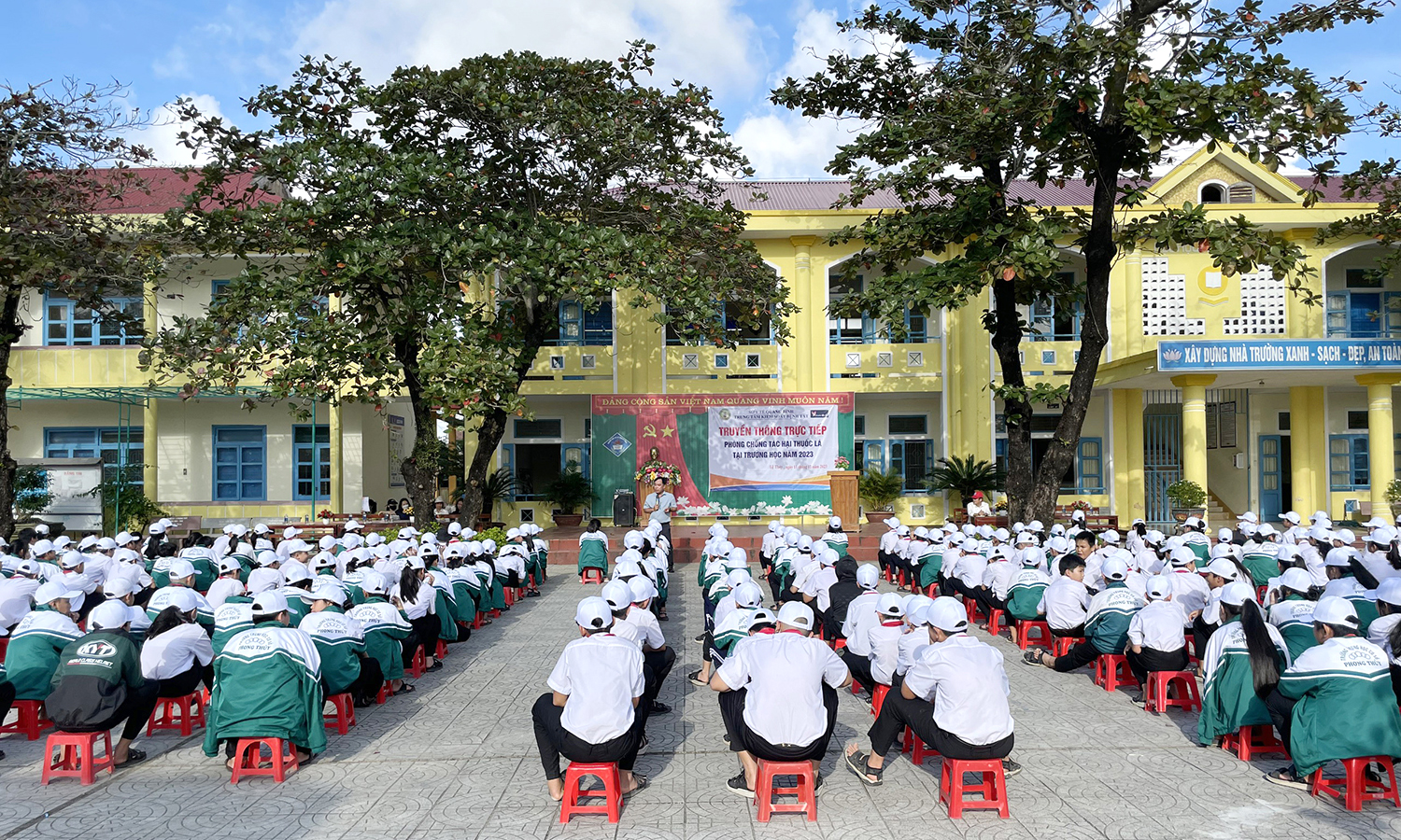 Nhiều hệ lụy sức khỏe nghiêm trọng của thuốc lá điện tử