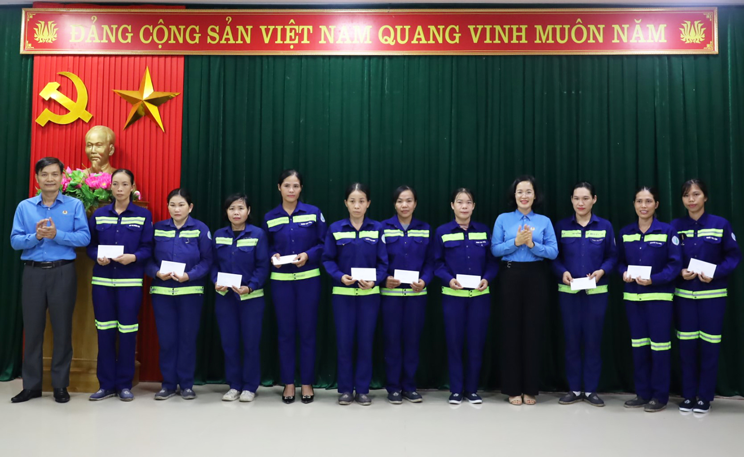 Trao 90 suất quà cho đoàn viên, người lao động có hoàn cảnh khó khăn