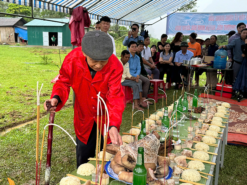 Phục dựng, bảo tồn lễ cúng Giang Sơn của đồng bào Rục