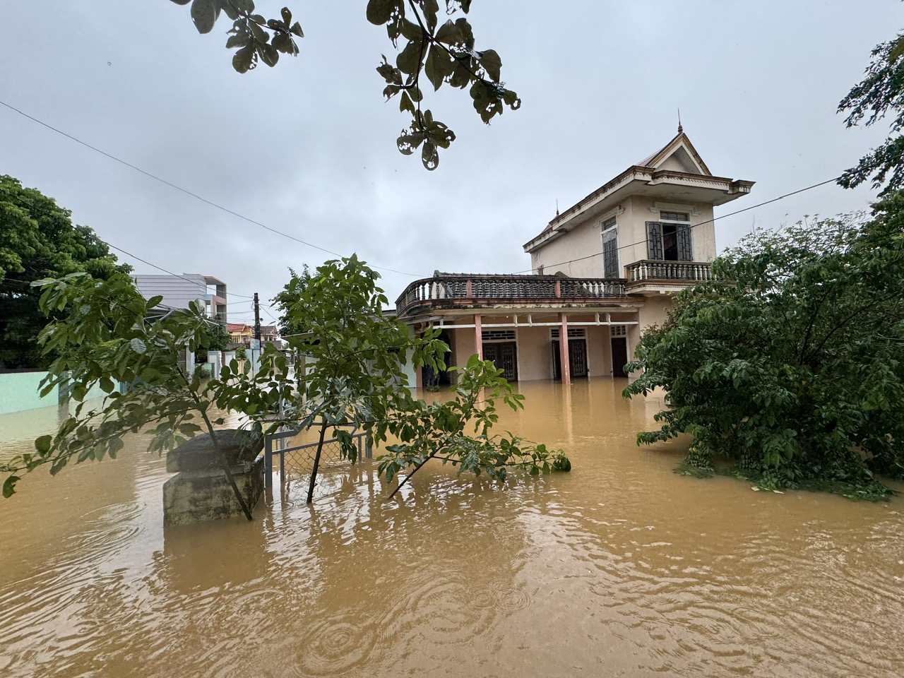 Lệ Thủy: Ngập chìm trong nước lũ