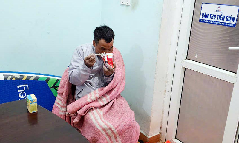 Cứu người trong mưa lũ