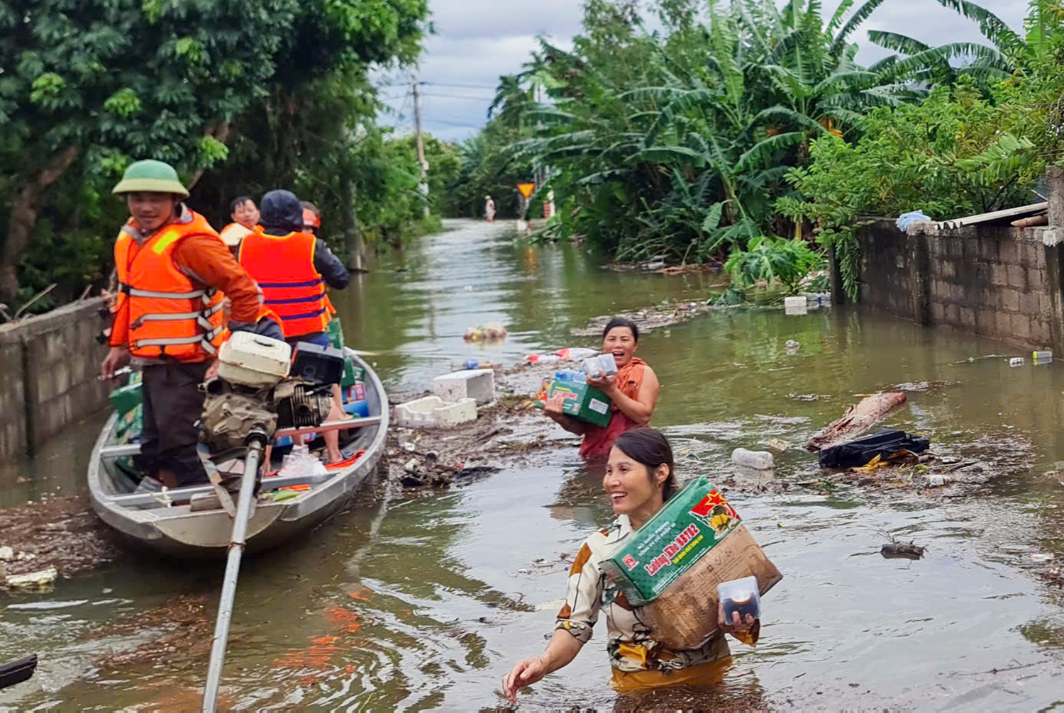 "Không để bất cứ người dân nào bị đói do ngập lụt"