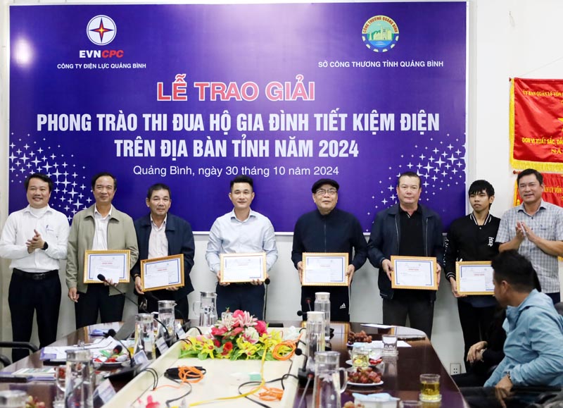 150 hộ gia đình được cấp giấy chứng nhận "Hộ gia đình tiết kiệm điện tiêu biểu năm 2024"