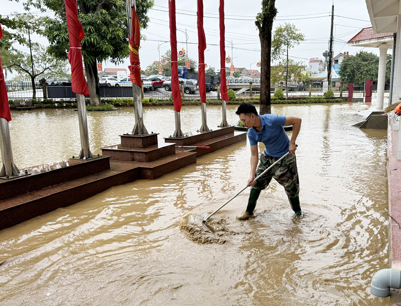 Bảo đảm an toàn trong sản xuất, sinh hoạt cho người dân sau lụt