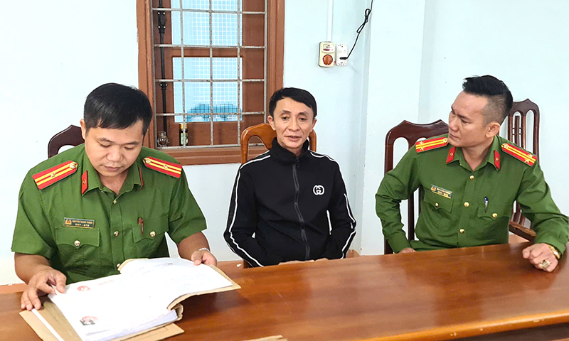 Vận động đối tượng truy nã ra đầu thú sau 11 năm lẩn trốn