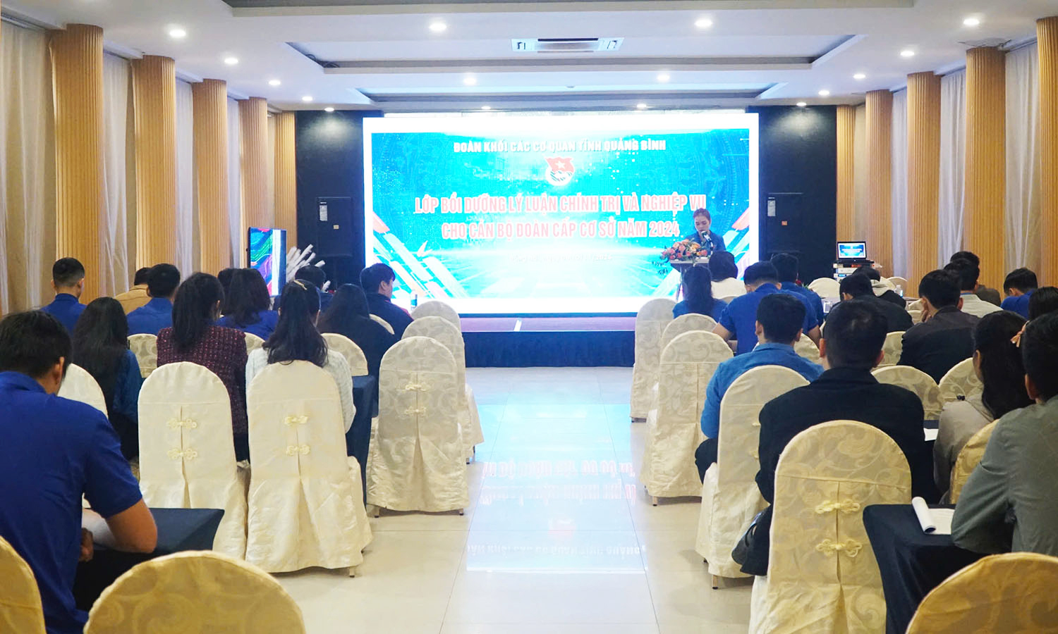 Bồi dưỡng kỹ năng nghiệp vụ cho cán bộ đoàn cấp cơ sở