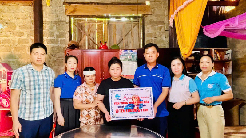 "Mẹ đỡ đầu"-Tiếp sức cho trẻ em mồ côi