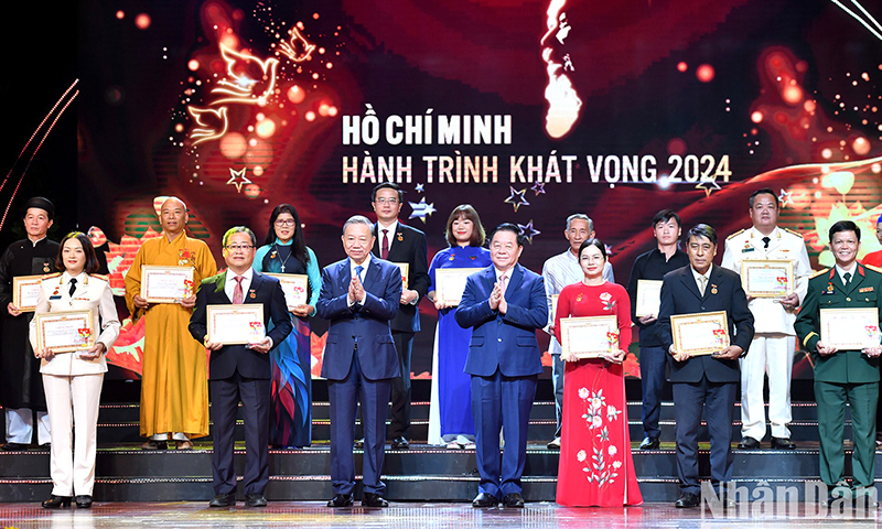 Tuyên dương điển hình tiêu biểu trong học tập và làm theo tư tưởng đạo đức, phong cách Hồ Chí Minh