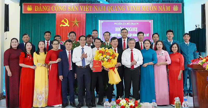 Công bố quyết định thành lập Đảng bộ xã Hạ Mỹ