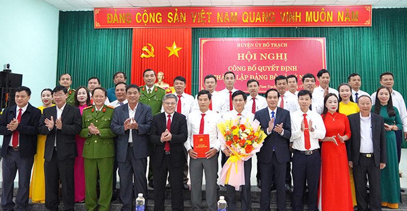 Công bố quyết định thành lập Đảng bộ xã Lý Nam