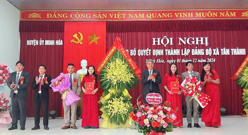 Công bố quyết định thành lập Đảng bộ xã Tân Thành