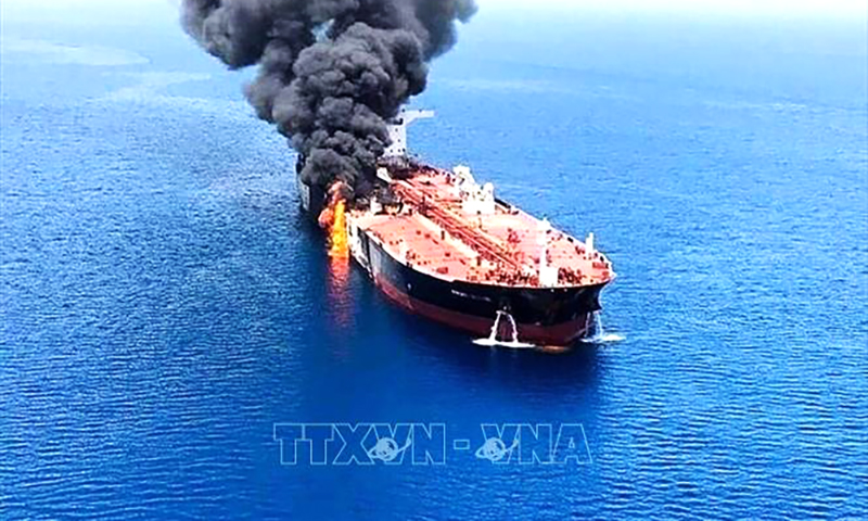 Houthi tuyên bố tấn công tàu khu trục Mỹ