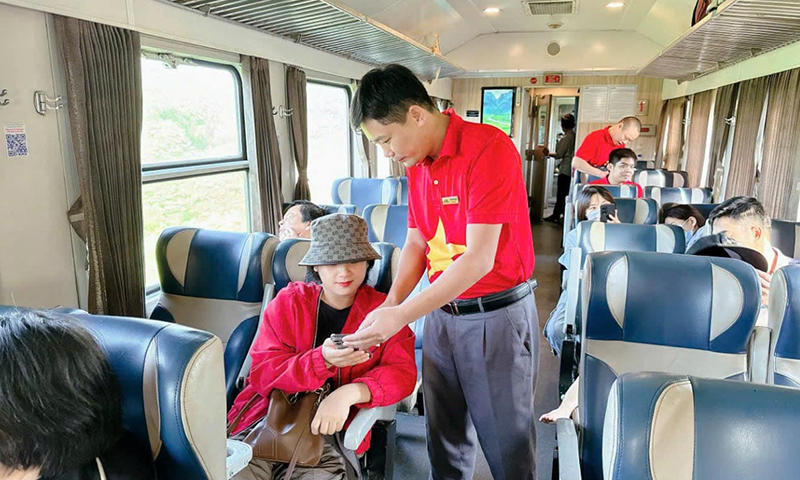 Bán vé tàu Tết và tổ chức chạy thêm chặng dịp Tết Nguyên đán Ất Tỵ 2025