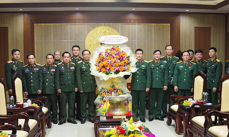 Bộ CHQS tỉnh Sạ-vẳn-na-khệt thăm, chúc mừng Bộ CHQS và Bộ Chỉ huy Bộ đội Biên phòng tỉnh