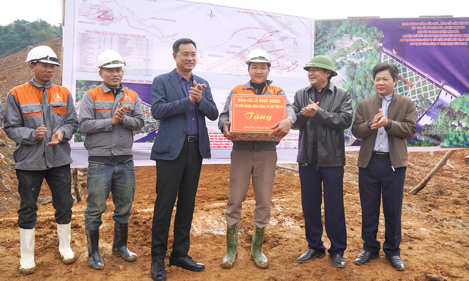 Đồng chí Bí thư Tỉnh ủy kiểm tra các công trình, dự án trên địa bàn huyện Minh Hóa