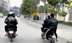 Cần xử lý nghiêm người điều khiển xe máy không đội mũ bảo hiểm