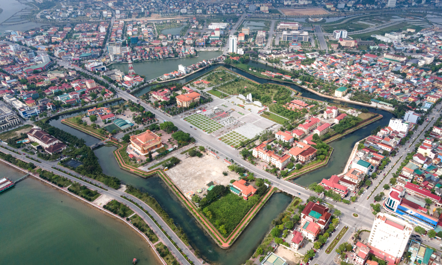 Xây dựng đề án, hồ sơ, trình tự, thủ tục thành lập, tổ chức lại bộ máy cơ quan chuyên môn thuộc UBND cấp tỉnh, cấp huyện, đơn vị sự nghiệp