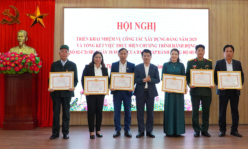 Lệ Thủy: Chuẩn bị tốt công tác tổ chức đại hội đảng các cấp