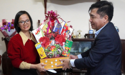 Lãnh đạo tỉnh thăm, tặng quà gia đình cán bộ, chiến sĩ công tác tại Nhà giàn DK1, quần đảo Trường Sa