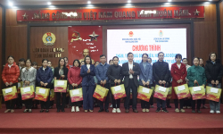 Trao quà Tết cho công nhân, người lao động