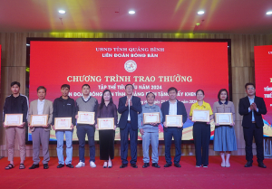 Liên đoàn Bóng bàn tỉnh đón nhận bằng khen của Chủ tịch UBND tỉnh