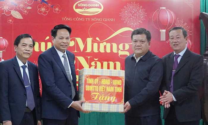 Đồng chí Chủ tịch UBND tỉnh thăm, kiểm tra tình hình sản xuất, kinh doanh các doanh nghiệp