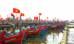 Thiêng liêng cờ Tổ quốc trên biển
